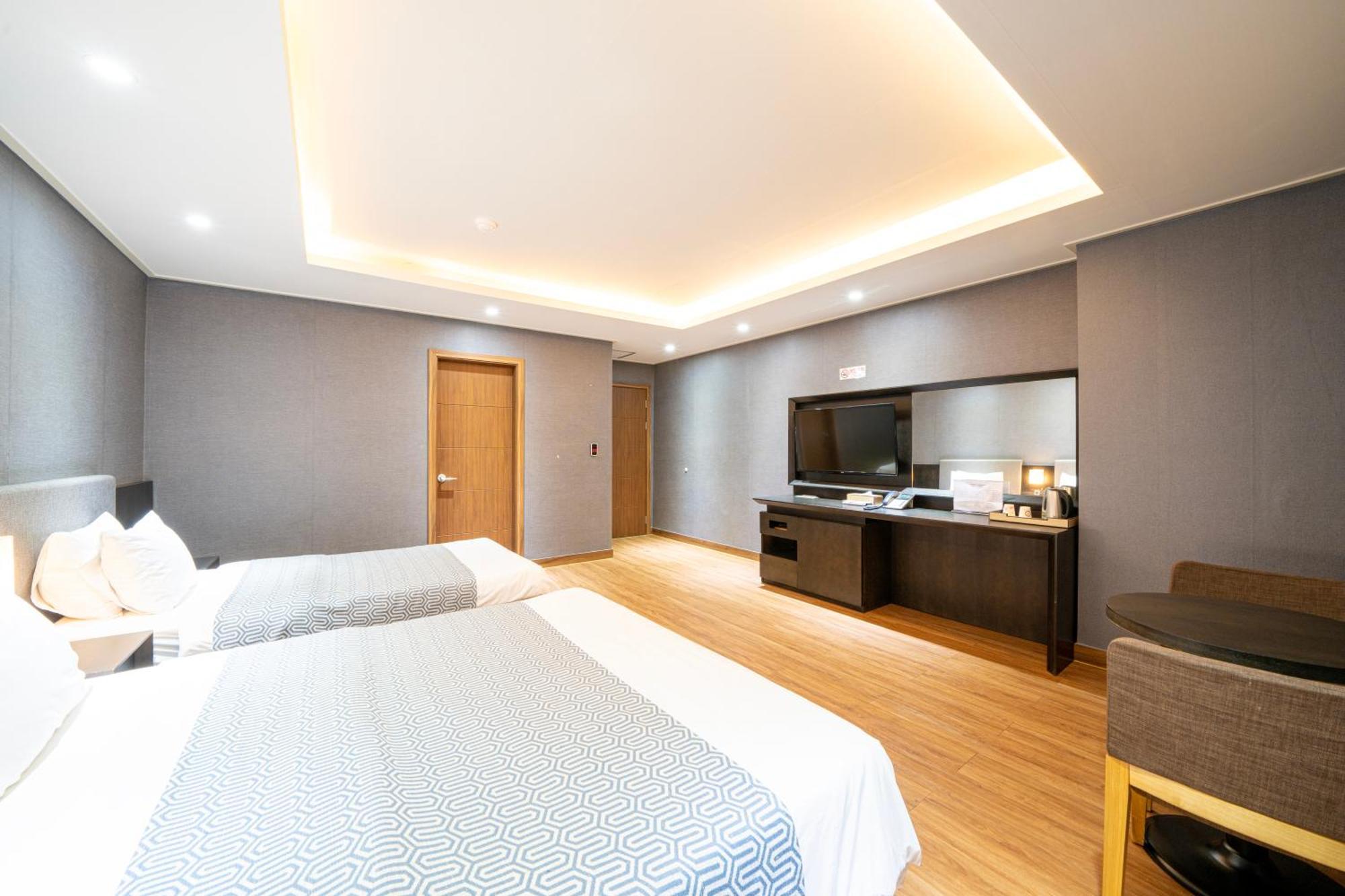 I-Check Hyunjin Hotel Тонхэ Экстерьер фото