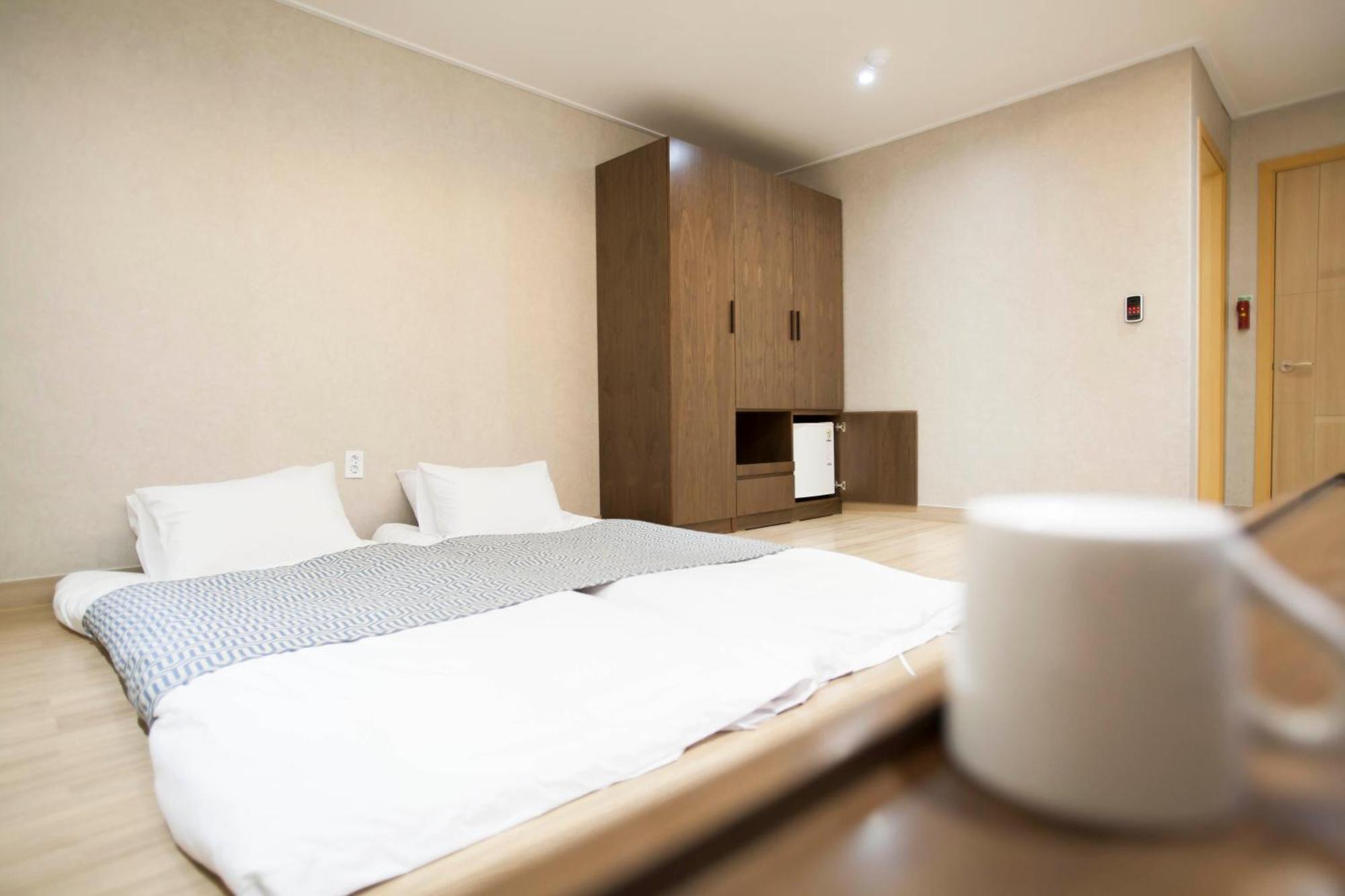 I-Check Hyunjin Hotel Тонхэ Экстерьер фото
