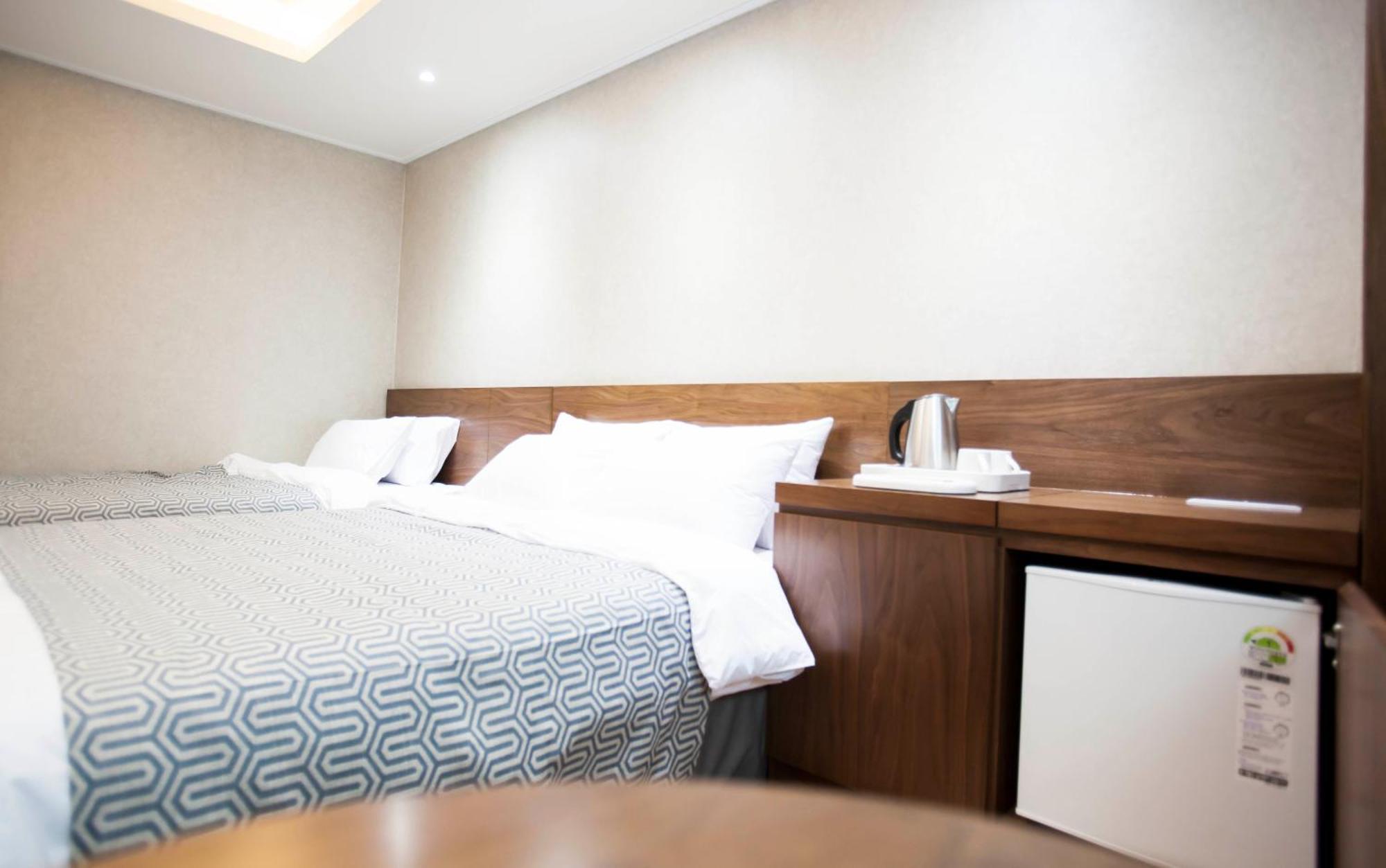 I-Check Hyunjin Hotel Тонхэ Экстерьер фото