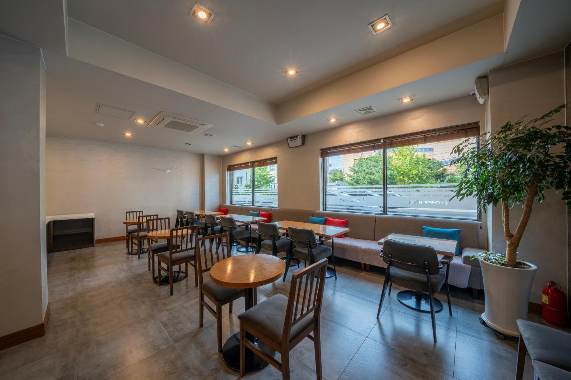 I-Check Hyunjin Hotel Тонхэ Экстерьер фото