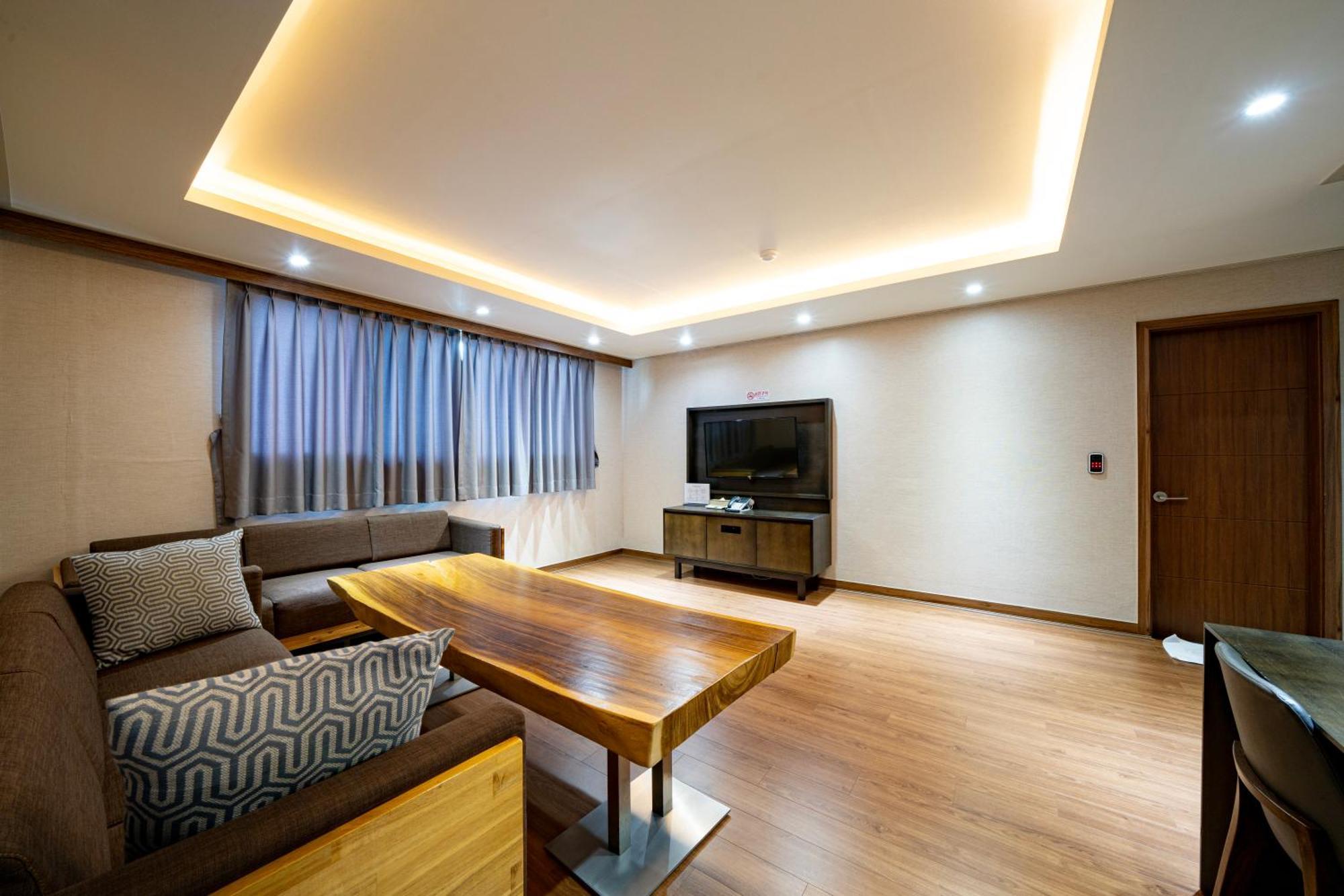 I-Check Hyunjin Hotel Тонхэ Экстерьер фото