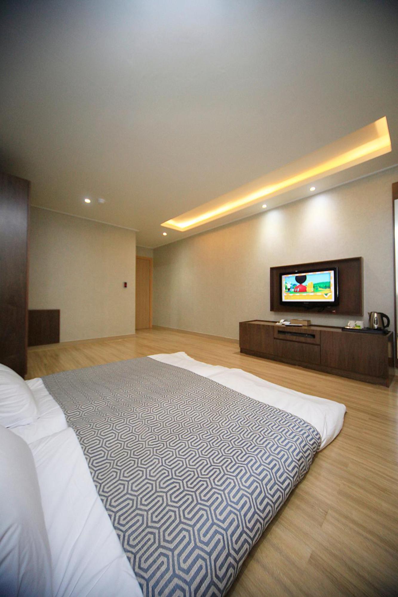 I-Check Hyunjin Hotel Тонхэ Экстерьер фото