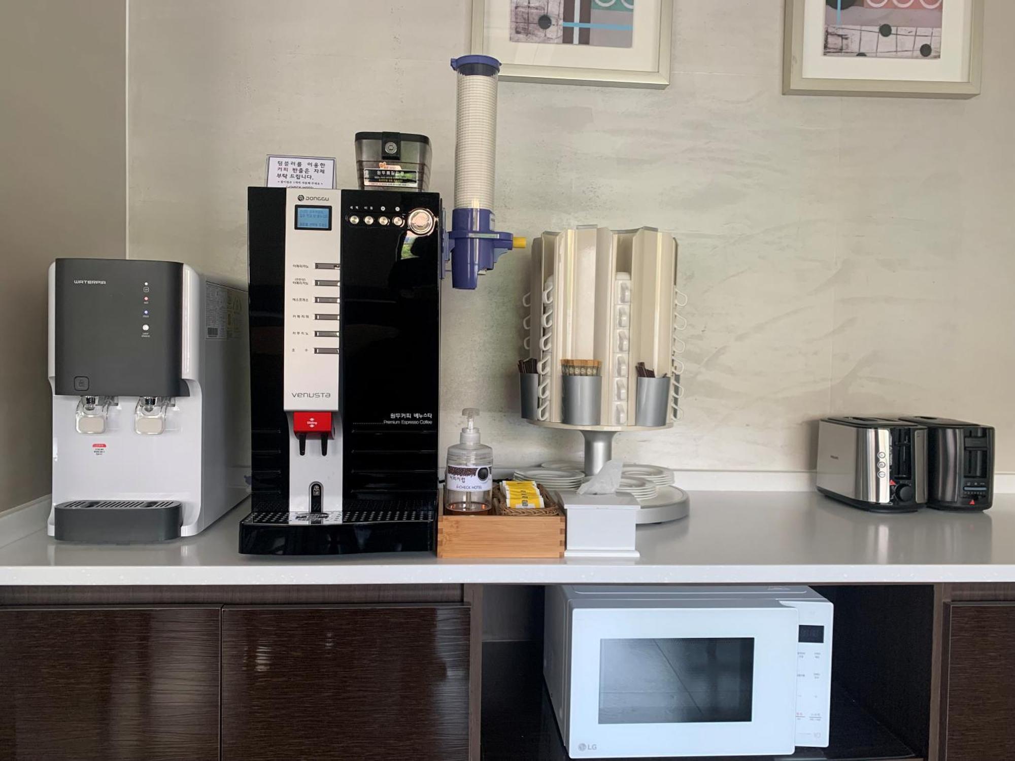 I-Check Hyunjin Hotel Тонхэ Экстерьер фото