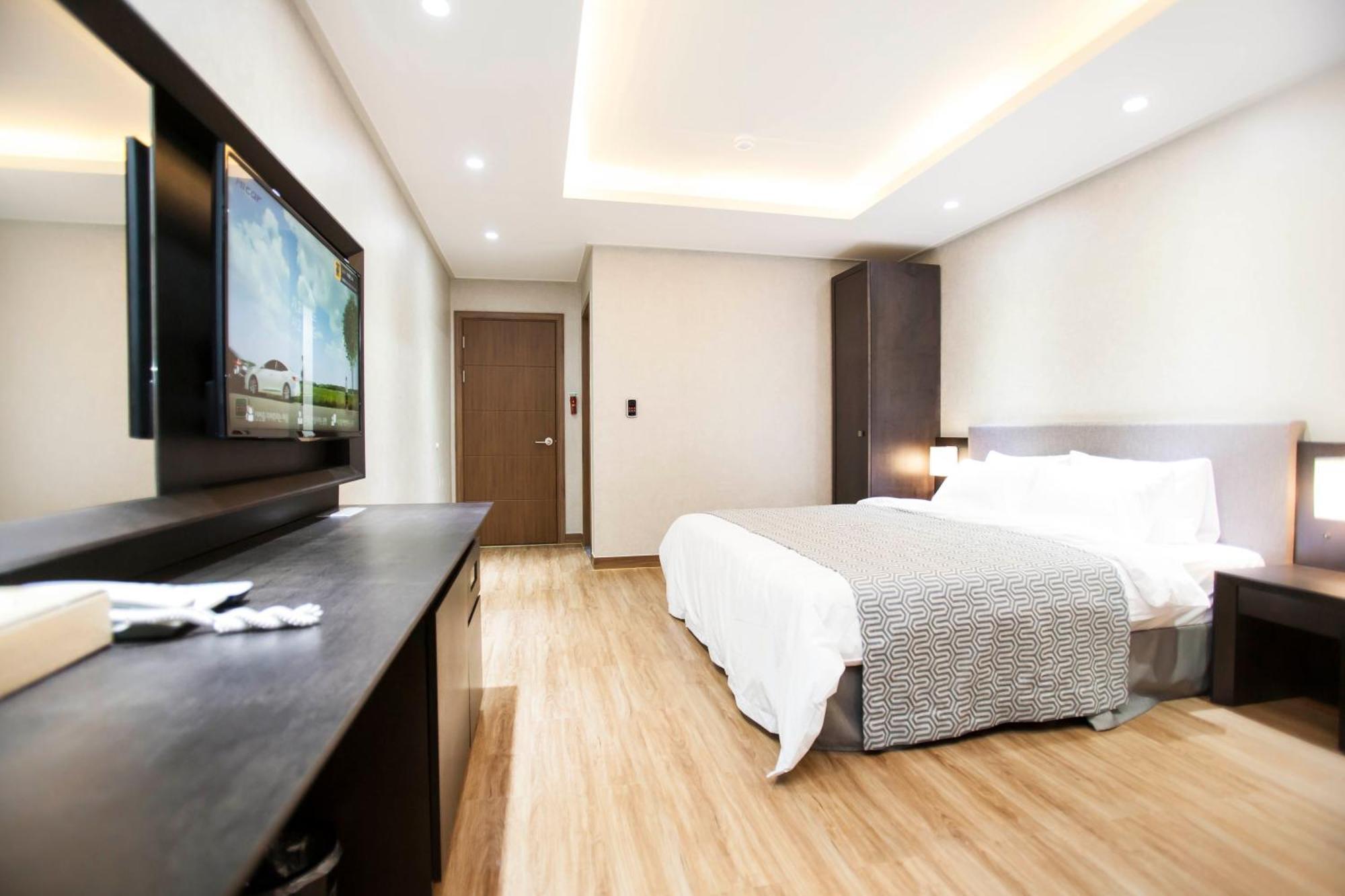 I-Check Hyunjin Hotel Тонхэ Экстерьер фото